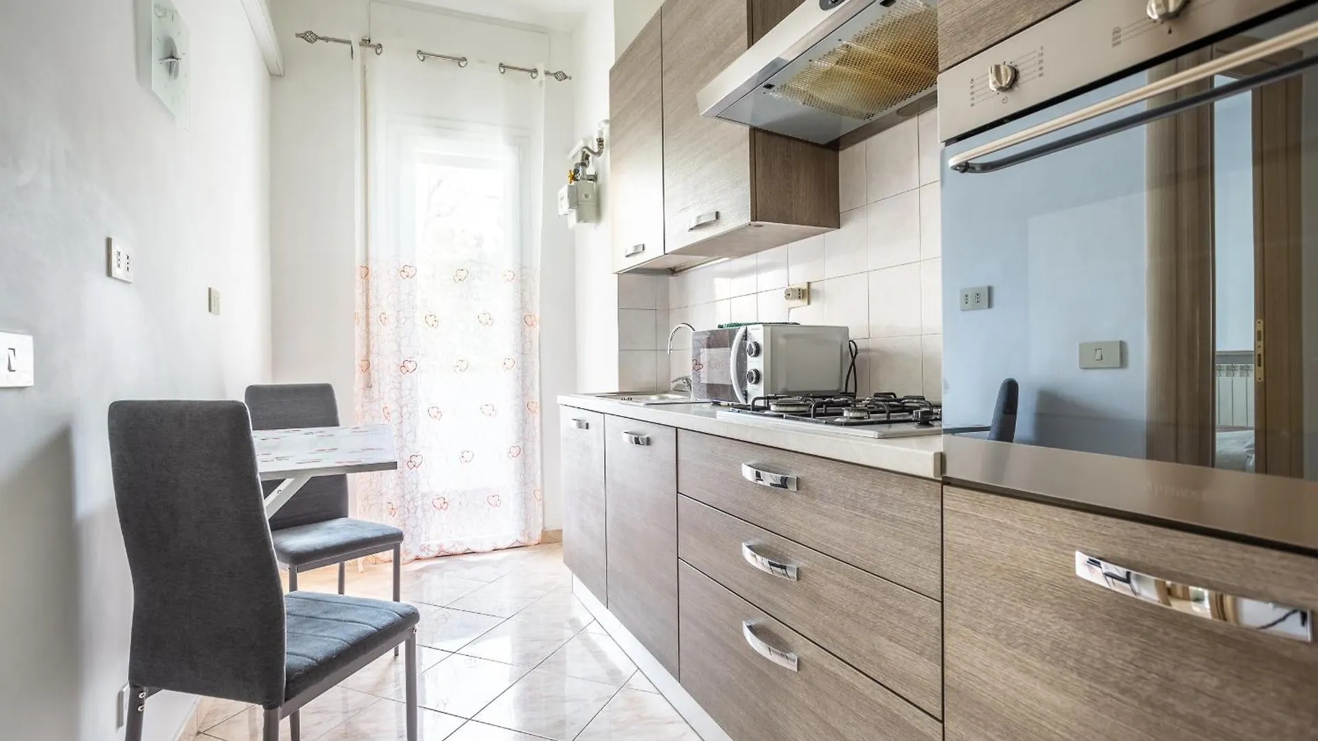 Portside Aparthotel Roma 0*,  Italia